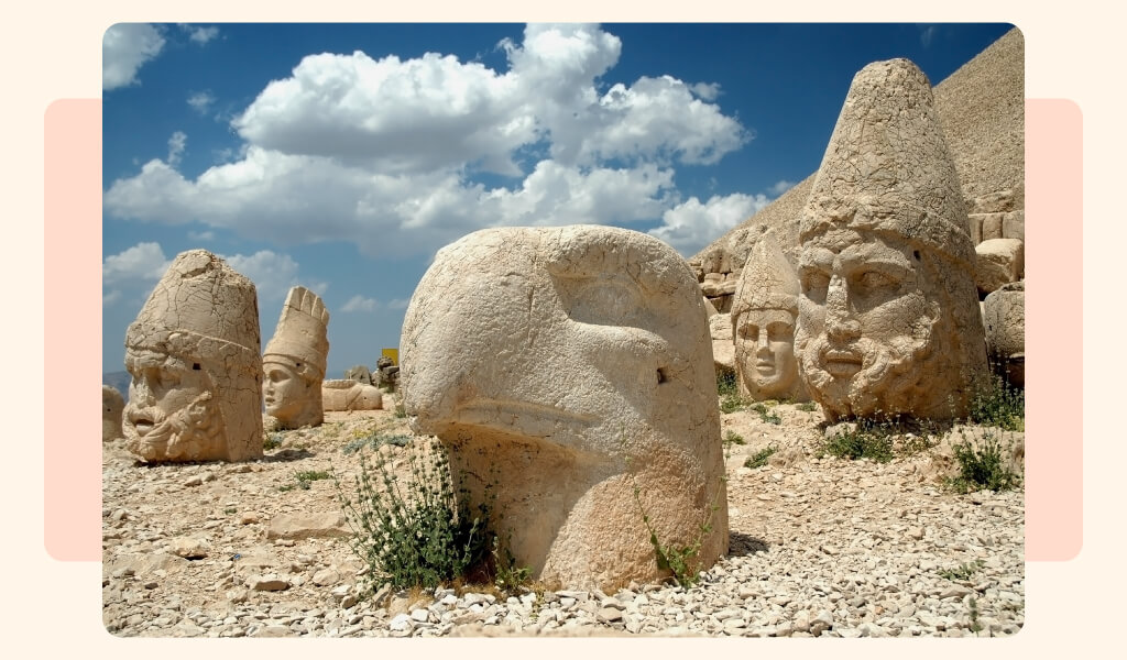 nemrut dağı, nemrut heykelleri